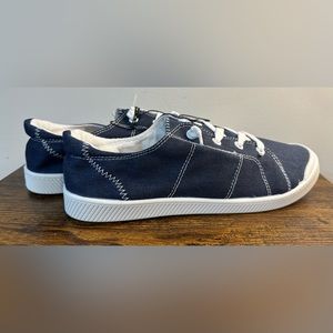 Pop Womens Comfort Fit Navy Mercy Low Top NWT/original box Size 9.5